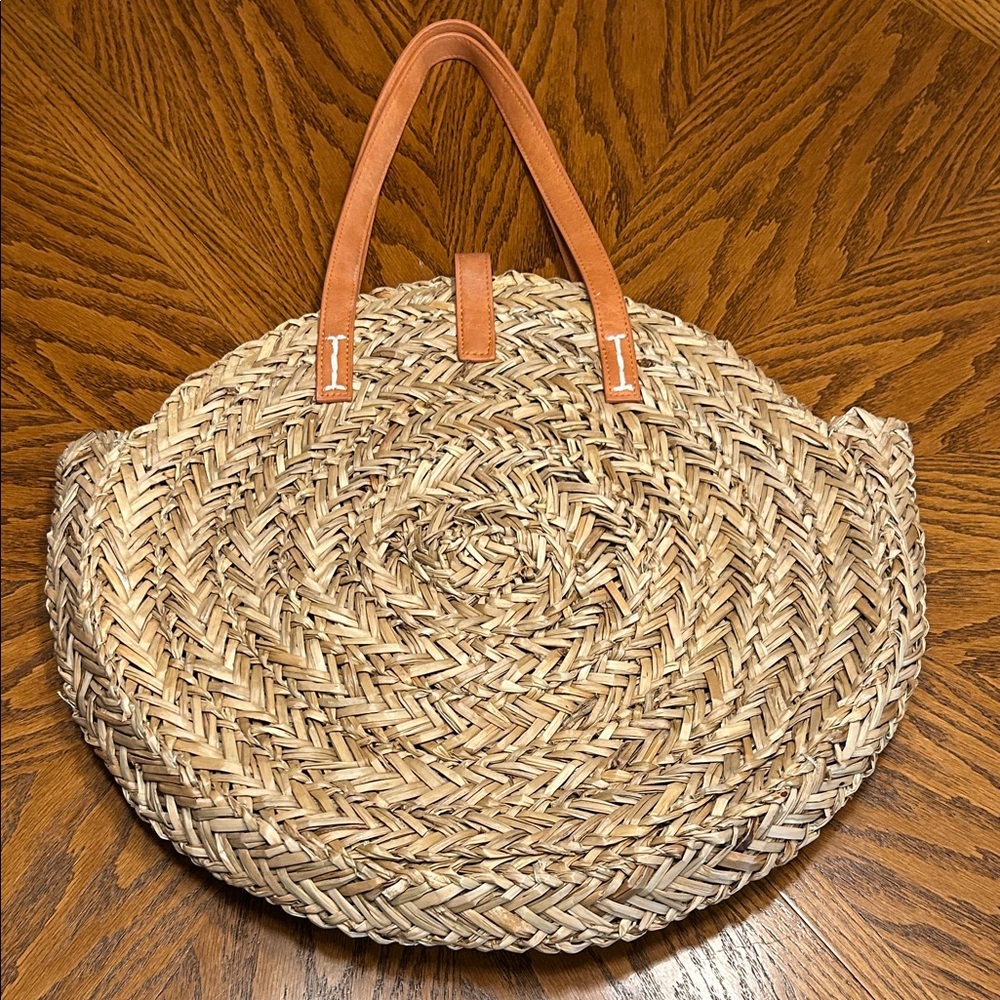 Universal Thread Circular Tan Natural Straw Handbag/Tote. 16”Diameter - Picture 3 of 10